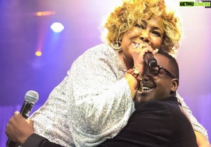 Alcione Instagram - Desde o nosso primeiro encontro, eu já sabia: estava diante de um dos maiores showmans do Brasil de todos os tempos, que merece toda a felicidade do mundo. Feliz aniversário, @mumuzinho! Te amo, meu filho! (Alcione)