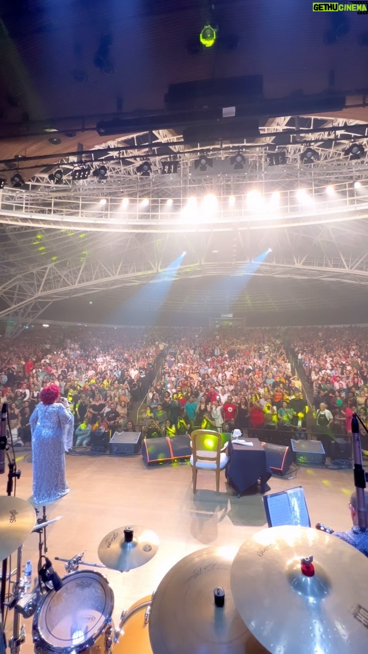 Alcione Instagram - Como eu amo cantar em Porto Alegre e para Porto Alegre! Obrigada pelo carinho de sempre, Rio Grande do Sul!!!! Vocês tem um lugar especial no meu coração! @rranyprodutora sempre impecável! (Alcione) 26/11 Vivo Na Praia (Icaraí) | Niterói/RJ Auditório Araújo Vianna