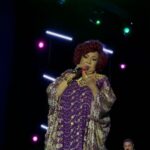 Alcione Instagram - Nosso farol tá no palco! 50 anos sendo a voz de nosso povo. A roda te ama, @alcioneamarrom 🖤 🎥: @tiagorodriguez.k #AFROPUNK