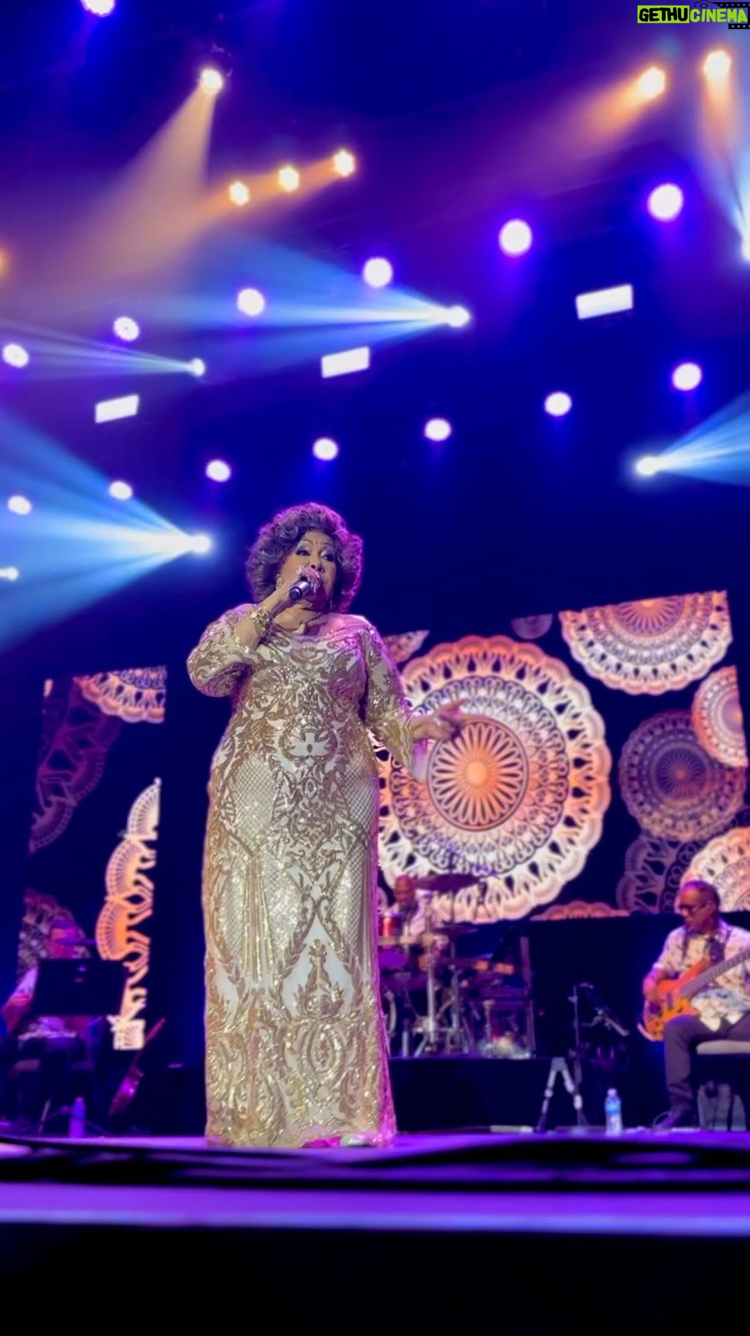 Alcione Instagram - Tenho muito a agradecer ao Rio de Janeiro, pois aqui construí minha vida, minha carreira… A noite de ontem foi especial: o @qualistage lotado de energia positiva, grandes e amados amigos comigo, como @karinah e as visitas surpresas de @zecapagodinho @leojaimeoficial, a recepção impecável da produção da casa, sob o comando da queria Guacira… Enfim, inesquecível!!!! (Alcione) 08/03 Espaço Unimed | São Paulo/SP 09/03 Mirante do Paço | Recife/PE 23/03 Ginásio Nilson Nelson | Brasília/DF 24/03 Casa de Portugal | Teresópolis/RJ 28/03 Clube Tuiuti | Cascavel/PR 30/03 Centro de Convenções Cataratas | Foz do Iguaçu/PR