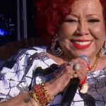 Alcione Instagram - GRITANDO com a plateia do #RockTheMountainNoMultishow entregando VERDADES para a @alcioneamarrom 🗣️ Querida demais 🤏 #AlcioneNoMultishow