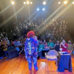 Alcione Instagram – Assim, na @areninhaculturaljoaobosco, finalizamos a turnê “Circuito Popular Carioca” pelas Lonas, Arenas e Areninhas Cariocas da @cultura_rio!
Espaços democráticos, em berços culturais da cidade do Rio de Janeiro. Agradeço a todas as equipes dos 14 shows que realizamos ao longo desse maravilhoso projeto! (Alcione) Areninha Cultural João Bosco