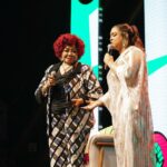 Alcione Instagram - A homenageada da noite (@alcioneamarrom) e nossa idealizadora (@pretagil) #premiopotencias #pretagil #alcionemarrom 📸 @projetoclicknafavela