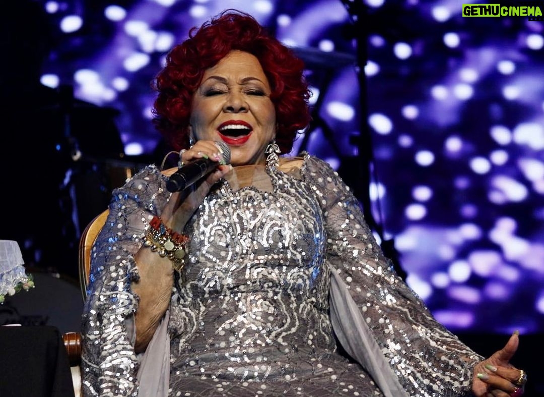 Alcione Instagram - Lindos registros do show de ontem em Porto Alegre, sob as lentes de @joelma_linhares, que desde o início das redes sociais (orkut, facebook, instagram), tem papel fundamental na divulgação da artista e na reunião de fãs da Marrom! Obrigada, Joelma! (Equipe) 26/11 Vivo Na Praia (Icaraí) | Niterói/RJ