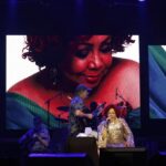Alcione Instagram - Lindos registros do show de ontem em Porto Alegre, sob as lentes de @joelma_linhares, que desde o início das redes sociais (orkut, facebook, instagram), tem papel fundamental na divulgação da artista e na reunião de fãs da Marrom! Obrigada, Joelma! (Equipe) 26/11 Vivo Na Praia (Icaraí) | Niterói/RJ