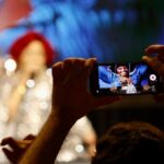 Alcione Instagram - Lindos registros do show de ontem em Porto Alegre, sob as lentes de @joelma_linhares, que desde o início das redes sociais (orkut, facebook, instagram), tem papel fundamental na divulgação da artista e na reunião de fãs da Marrom! Obrigada, Joelma! (Equipe) 26/11 Vivo Na Praia (Icaraí) | Niterói/RJ