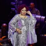 Alcione Instagram - Lindos registros do show de ontem em Porto Alegre, sob as lentes de @joelma_linhares, que desde o início das redes sociais (orkut, facebook, instagram), tem papel fundamental na divulgação da artista e na reunião de fãs da Marrom! Obrigada, Joelma! (Equipe) 26/11 Vivo Na Praia (Icaraí) | Niterói/RJ