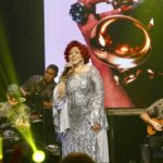 Alcione Instagram - Lindos registros do show de ontem em Porto Alegre, sob as lentes de @joelma_linhares, que desde o início das redes sociais (orkut, facebook, instagram), tem papel fundamental na divulgação da artista e na reunião de fãs da Marrom! Obrigada, Joelma! (Equipe) 26/11 Vivo Na Praia (Icaraí) | Niterói/RJ