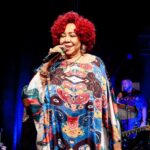 Alcione Instagram – Assim, na @areninhaculturaljoaobosco, finalizamos a turnê “Circuito Popular Carioca” pelas Lonas, Arenas e Areninhas Cariocas da @cultura_rio! 

Espaços democráticos, em berços culturais da cidade do Rio de Janeiro. Agradeço a todas as equipes dos 14 shows que realizamos ao longo desse maravilhoso projeto! (Alcione) Areninha Cultural João Bosco