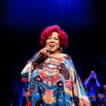 Alcione Instagram – Assim, na @areninhaculturaljoaobosco, finalizamos a turnê “Circuito Popular Carioca” pelas Lonas, Arenas e Areninhas Cariocas da @cultura_rio! 

Espaços democráticos, em berços culturais da cidade do Rio de Janeiro. Agradeço a todas as equipes dos 14 shows que realizamos ao longo desse maravilhoso projeto! (Alcione) Areninha Cultural João Bosco