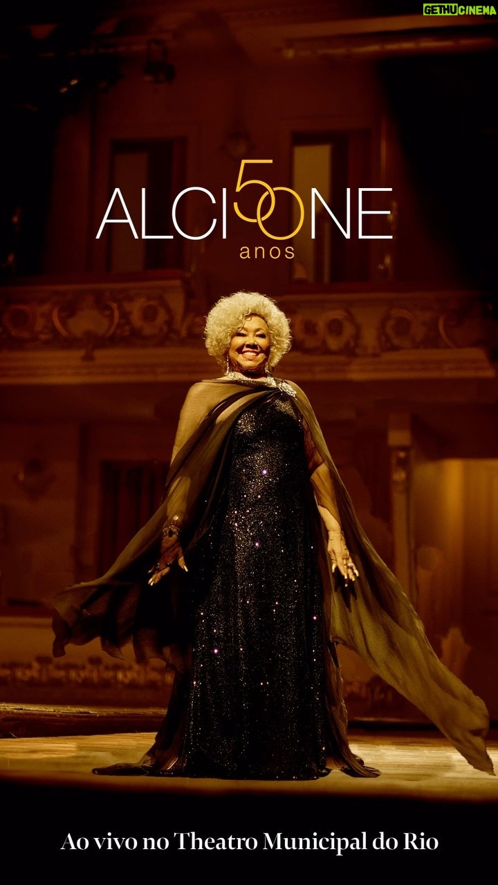 Alcione Instagram - Preparados para esse evento? 👀 Dia 27/10, “Alcione 50 anos - Ao Vivo” estará disponível em todas as plataformas de música! 👑 Para conter a ansiedade já liberei o link de Pre-Save para vocês! Vem conferir na minha Bio. . . #alcione50anos #alcione #biscoitofino