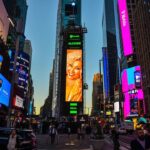 Alcione Instagram - Marrom na Times Square!!!! Alcione e mulheres icônicas para serem ouvidas no volume máximo! Nossa cantora é o destaque de Outubro para campanha Equal do Spotify. Agradecimentos aos parceiros @spotifybrasil @biscoitofino e @theorchardbr! (Equipe)