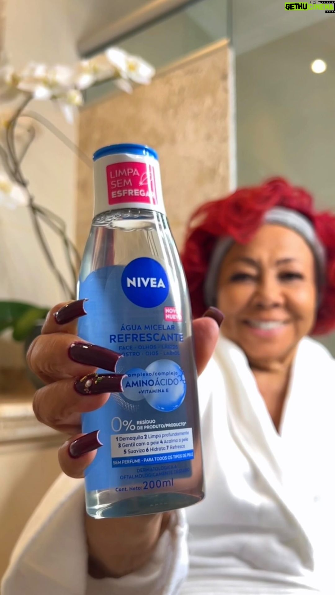 Alcione Instagram - Tem dias que a gente precisa parar… Fugir da rotina agitada. Descansar a mente e o corpo. E a pele, é claro! Momentos que revitalizam! A nova água Micelar da @niveabrasil também está comigo nesses momentos. Ao acordar e antes de dormir, diariamente, limpando e hidratando minha pele de forma gentil e suave, como tem que ser! São duas versões especiais: água Micelar NIVEA Matte, para peles oleosas e a Refrescantw, para todos os tipos de pele! Ambas possuem um complexo de aminoácidos que faz toda a diferença na hora de limpar o rosto sem esfregar, deixando a pele suave e hidratada! Experimente você também! (Alcione) @niveabrasil #Publi