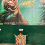 Alcione Instagram - Barracão de cara nova e com a aprovação da nossa Marrom. E aí, curtiram? Em 2024, a Mangueira levará pra Avenida ‘A Negra Voz do Amanhã’, enredo que irá homenagear uma das maiores cantoras do país, Alcione. Bora fazer um carnaval inesquecível! #mangueira Estação Primeira de Mangueira