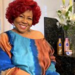 Alcione Instagram - Vocês conhecem a linha Beleza Radiante? Ela foi feita especialmente para a beleza da pele negra e é a primeira linha da @niveabrasil criada com esse objetivo. Aqui eu falo um pouco sobre como eu cuido da minha pele e de como minha ancestralidade erradia minha beleza. A nossa pele é a nossa identidade. A cor da minha, virou até meu nome. Eu sou a Marrom! Conheça já a linha e apaixone-se, como eu! (Alcione) #NIVEABrasil #BelezaRadiante #publi