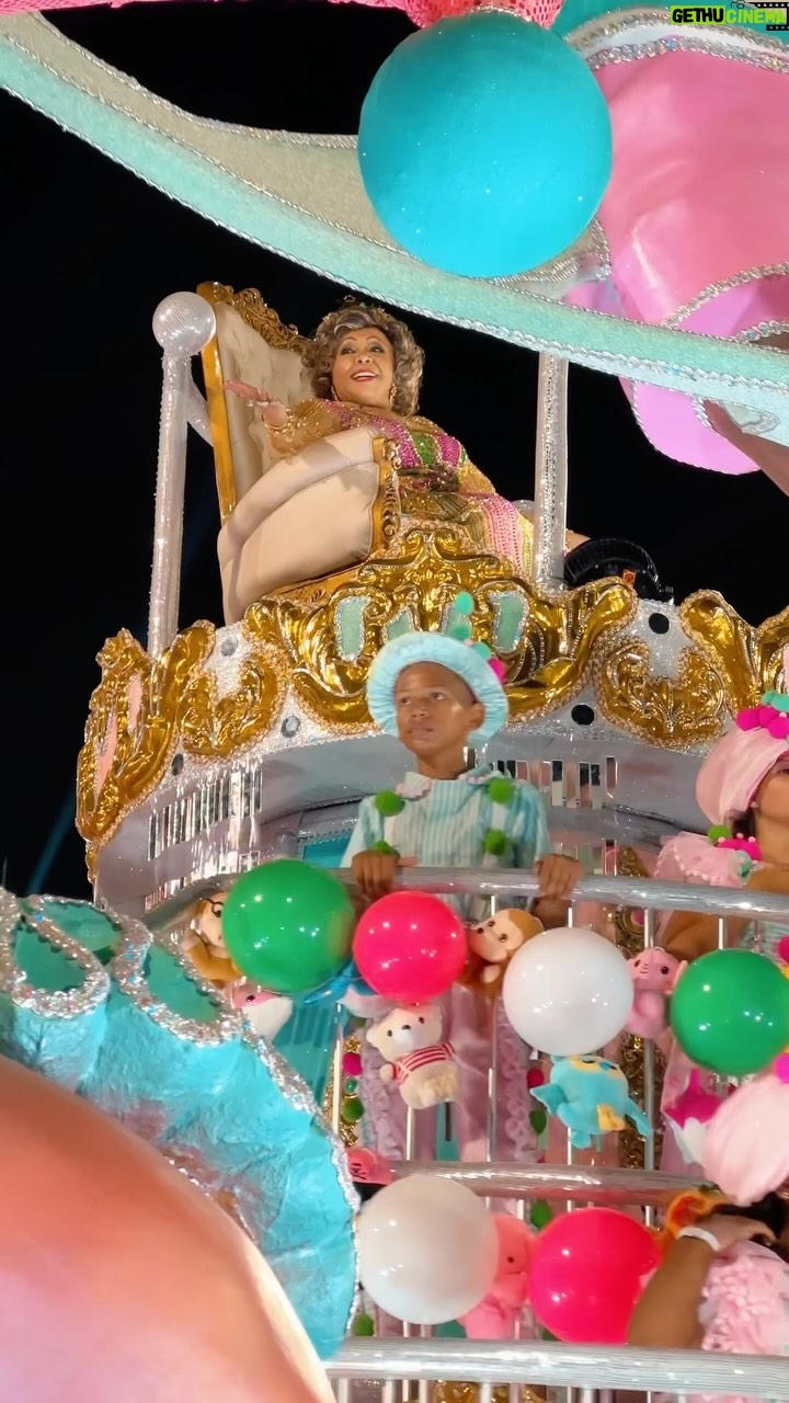 Alcione - 37.4K Likes - #GloboplayNaAvenida 🤳 Ela é odara! E depois desse desfile, difícil tirar a Alcione da cabeça! 🤩 #Globeleza