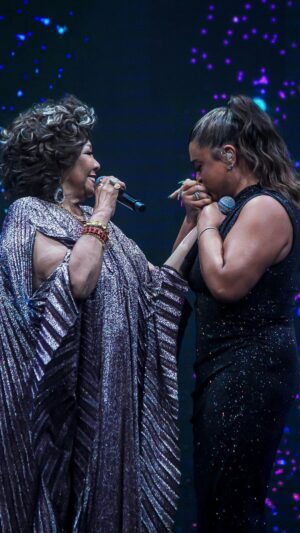 Alcione Instagram - Na estreia do “Quem Vem Pra Cantar?”, @pretagil é surpreendida por @alcioneamarrom com um dueto misterioso. 🔥 #Domingão