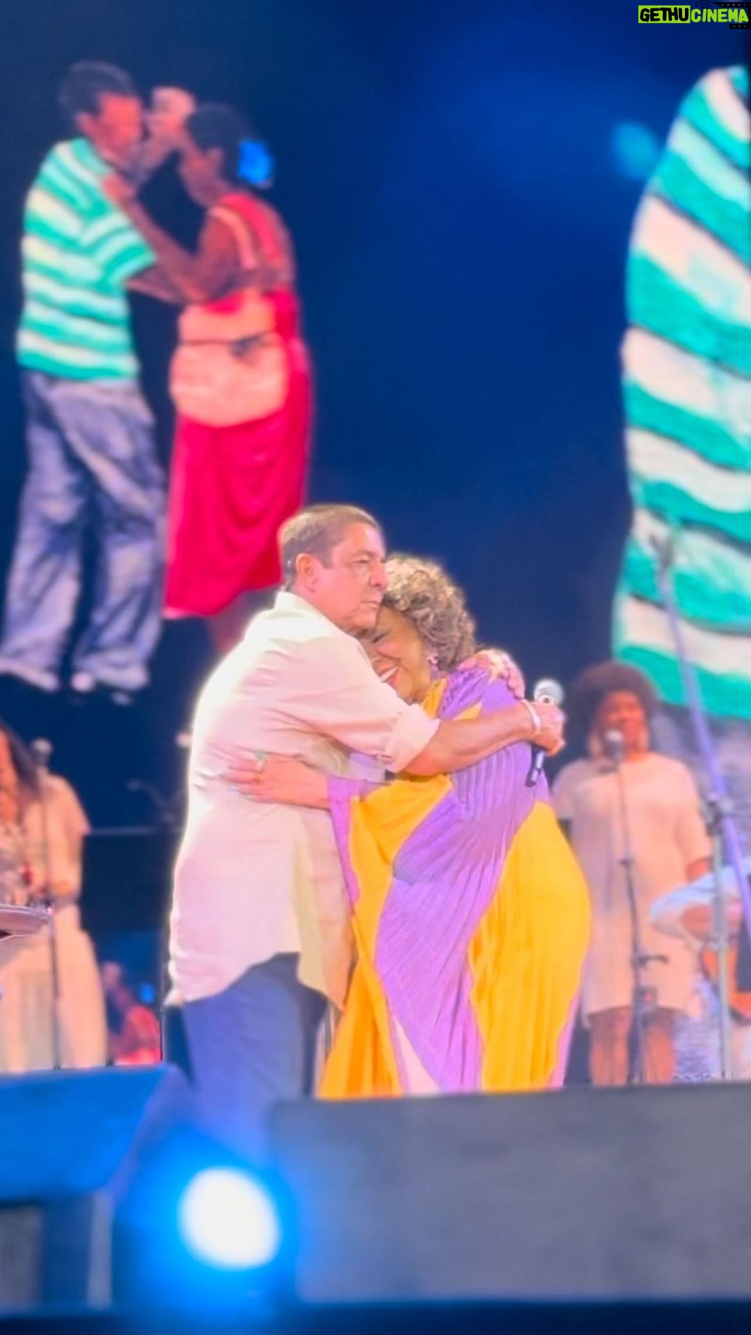 Alcione Instagram - A Marrom marcou presença no show que comemorou os 40 anos de sucesso do seu amigo/irmão @zecapagodinho! Momentos de muita emoção e teve até “bronca”… Assista até o final! (Equipe)