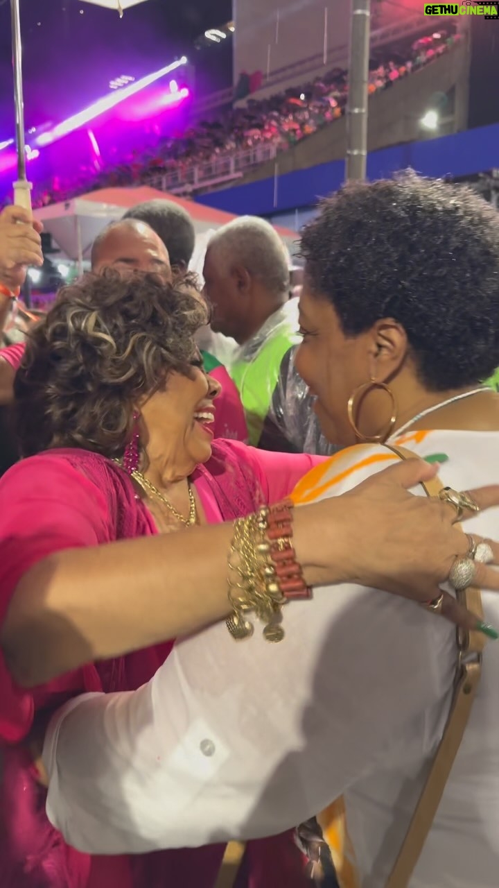 Alcione - 105K Likes - Meu Palácio tem RAINHAS! 💚🩷
#mangueira