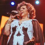 Alcione Instagram - No Dia Internacional da Mulher, o @espacounimed em São Paulo, esgotado para ver a Marrom! Hoje, ela canta daqui a pouquinho no @mirantedopaco em Recife! (Equipe) Fotos: @rafaelstrabelli Espaço Unimed