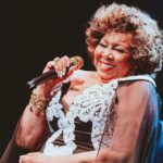 Alcione Instagram - No Dia Internacional da Mulher, o @espacounimed em São Paulo, esgotado para ver a Marrom! Hoje, ela canta daqui a pouquinho no @mirantedopaco em Recife! (Equipe) Fotos: @rafaelstrabelli Espaço Unimed