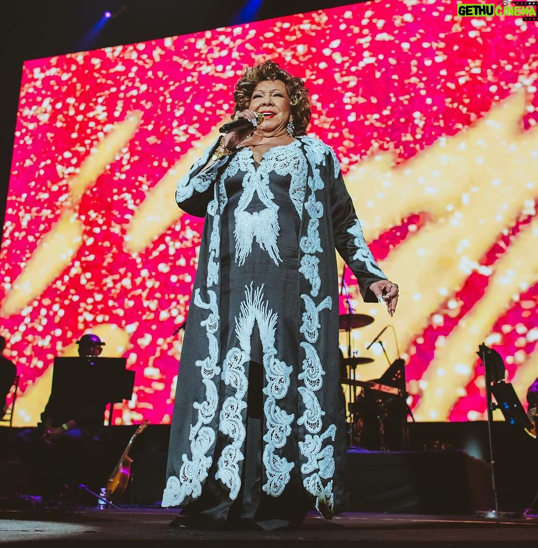 Alcione Instagram - No Dia Internacional da Mulher, o @espacounimed em São Paulo, esgotado para ver a Marrom! Hoje, ela canta daqui a pouquinho no @mirantedopaco em Recife! (Equipe) Fotos: @rafaelstrabelli Espaço Unimed
