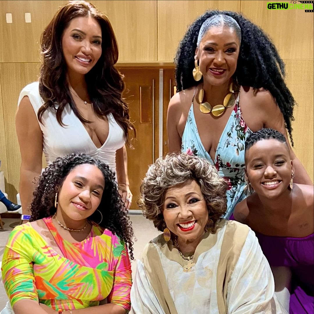 Alcione Instagram - Prêmio Nise da Silveira: uma bela e necessária iniciativa da @secretariadamulher.rio @joycetrindade_, em parceria com a @prefeitura_rio, homenageando mulheres inspiradoras! (Equipe) Cidade Das Artes Bibi Ferreira