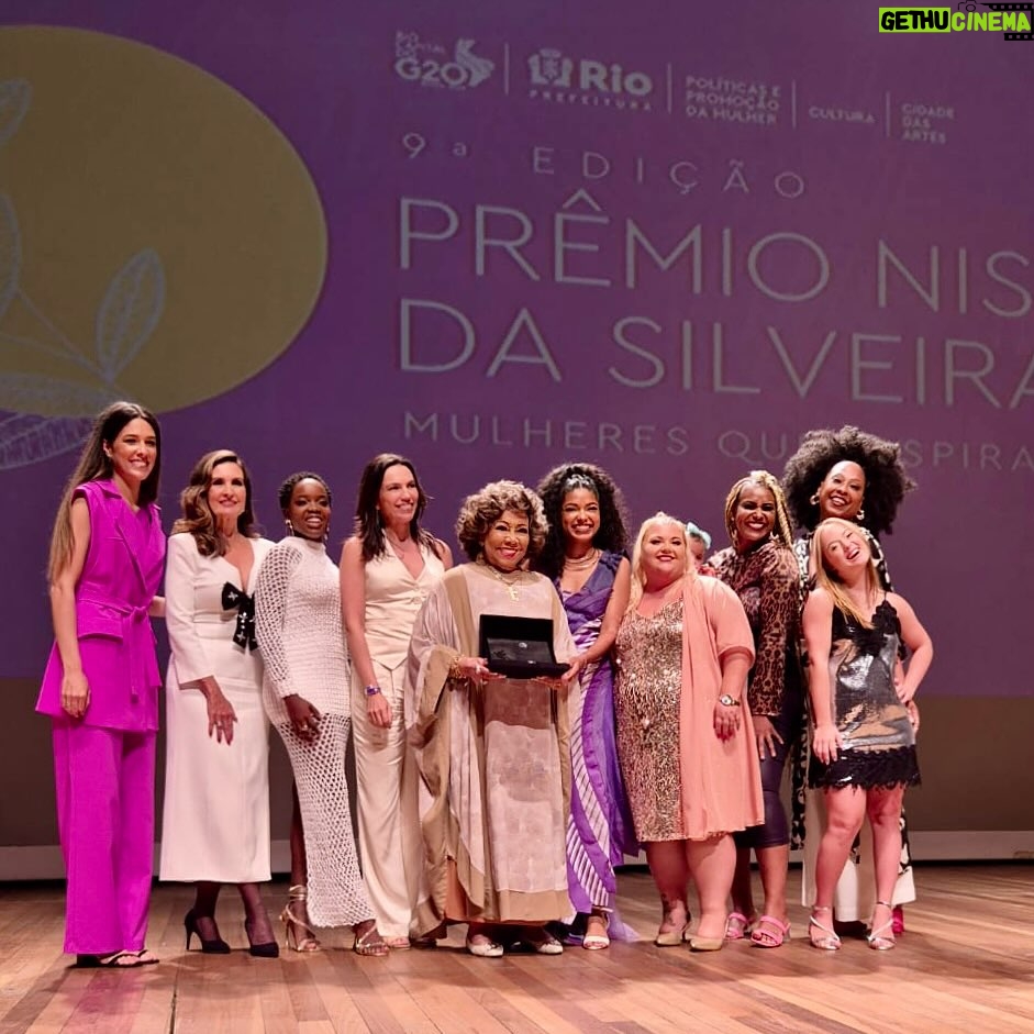 Alcione Instagram - Prêmio Nise da Silveira: uma bela e necessária iniciativa da @secretariadamulher.rio @joycetrindade_, em parceria com a @prefeitura_rio, homenageando mulheres inspiradoras! (Equipe) Cidade Das Artes Bibi Ferreira