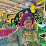 Alcione Instagram - “Ê, Bumba Meu Boi, ê, Boi de tradição Tem que respeitar Maracanã Que faz tremer o chão! Toca tambor de crioula, firma no batuquejê Ô pequena feita pra vencer!” Pelo brilho no olhar já temos noção da alegria que a Marrom ficou ao visitar o barracão da @mangueira_oficial e conhecer as alegorias que passarão na Sapucaí em sua homenagem, né? Avante, Nação Verde e Rosa!!!! (Equipe)
