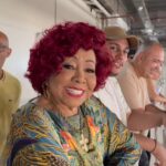 Alcione Instagram - QUE MOMENTO 🥹✨ Hoje foi dia de receber uma visita pra lá de especial. Nossa diva Alcione visitou o barracão da Estação Primeira pra ver de pertinho as alegorias e fantasias que irão pra avenida homenageá-la. Dá pra ver pelo vídeo que ela gostou do trabalho que estamos preparando para o GRANDE DIA! Falta pouco, nação 🙏🏾💚🩷✨ #mangueira Cidade do Samba Joãozinho Trinta