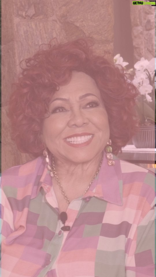 Alcione Instagram - Alcione “A Negra voz do Amanhã” enredo da @mangueira_oficial será celebrada, cantada e reverenciada no Camarote mais exclusivo da Sapucaí! RioExxperience 2024. "Mangueira De Neuma e Zica Dos versos de Hélio que honraram meu nome Levo a arte como dom Um Brasil em tom marrom Muito, prazer, eu sou Alcione A negra voz do amanhã” Últimos ingressos! Link na bio Realização: @barizonentretentimento #VivaaExxperiencia #carnaval2024
