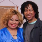 Alcione Instagram - Hoje meu especial carinho vai para @djavan, meu amigo desde os tempos das cantorias da noite, no Black Horse, Number One… Éramos felizes, sabíamos e somos até hoje, mas ele merece todas as felicidades e glórias do mundo! Viva Djavan!!!! (Alcione)