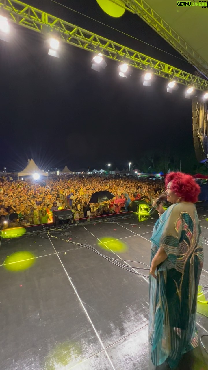 Alcione Instagram - Começando a semana com essa linda lembrança do show de Sábado em Floripa, @festivalsarava repleto de axé, mesmo com as fortes chuvas! (Equipe) 27/01 Viveri Eventi | Araçatuba/SP 31/01 e 01/02 Show de Verão Mangueira Vivo Rio | Rio de Janeiro/RJ 03/02 Feijoada da Mangueira | Rio de Janeiro/RJ 04/02 Ensaio Técnico da Mangueira 04/02 Participação Show Zeca Pagodinho Engenhão | Rio de Janeiro/RJ 10/02 Camarote Rio Exxperience Sapucaí | Rio de Janeiro/RJ 11/02 Camarote Rio Exxperience Sapucaí | Rio de Janeiro/RJ 12/02 Desfile da Mangueira 13/02 Desfile da Mangueira do Amanhã 17/02 Desfile das Campeãs 25/02 Fazenda Lalu | Nova Iguaçu/RJ