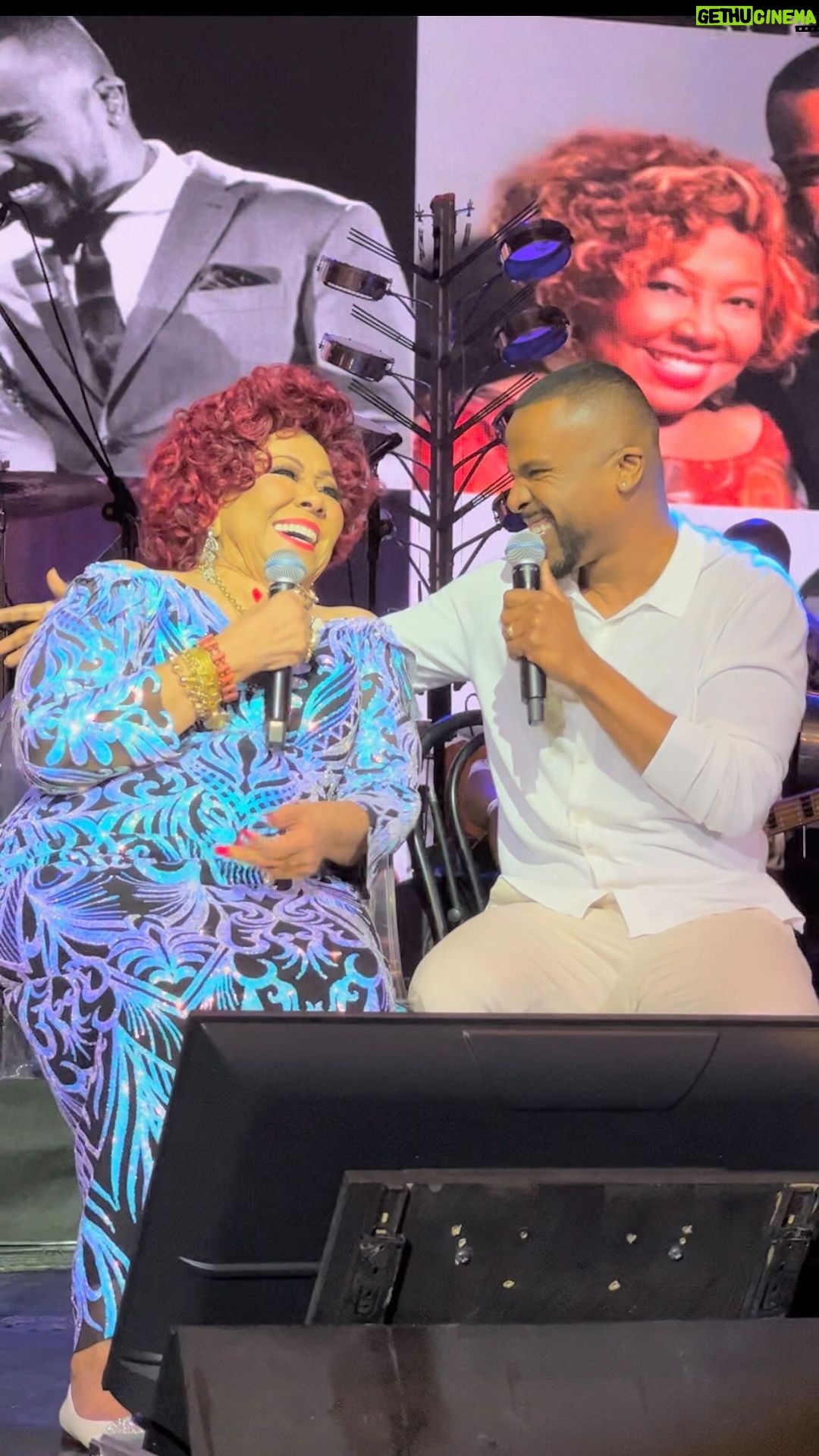 Alcione Instagram - @alexandrepires_, parabéns meu filho! Tudo de bom nessa vida!!!! Que Deus te abençoe sempre. Você é bom filho, bom pai, bom irmão, bom amigo! Eu te amo, pequeno! Um grande beijo, que Deus, Nossa Senhora e o Divino Espírito Santo te acompanhem! (Alcione)