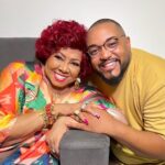 Alcione Instagram - Encontro especial ontem no camarim do @viamusichall: @tieeoficial! (Equipe)