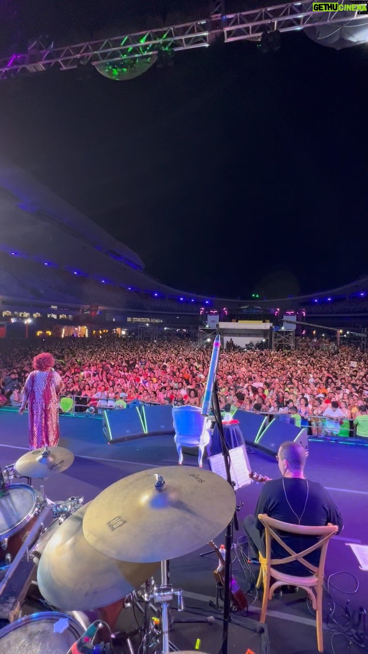 Alcione Instagram - Eu amo cantar para meus “vizinhos” de Belém. Só o Rio Gurupi separa o Maranhão do Pará, Estado que tanto respeito! Hoje no @festivalpsica não foi diferente, uma juventude maravilhosa encheu meu peito de amor! Obrigada!!!! (Alcione) 23/12 Via Music Hall | São João de Meriti/RJ