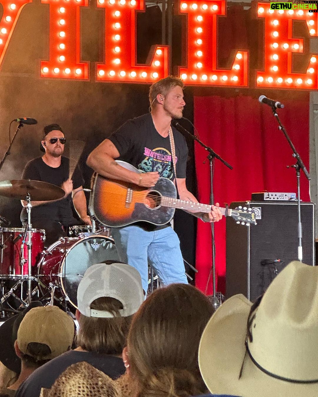 Alexander Ludwig Instagram - @watershedfestival !!!! 🤯🤯🤯🤠🤠🤠THE SHEDDERS CAME OUT TO PLAY
