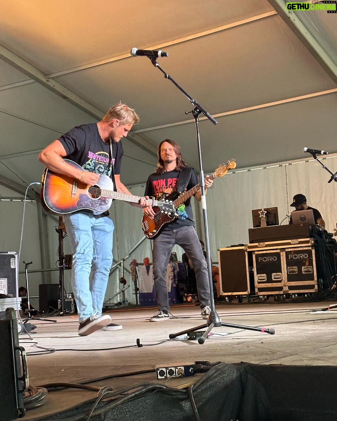 Alexander Ludwig Instagram - @watershedfestival !!!! 🤯🤯🤯🤠🤠🤠THE SHEDDERS CAME OUT TO PLAY