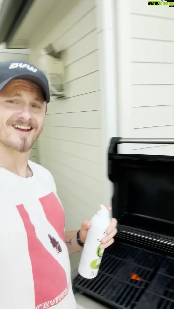Alexander Ludwig Instagram - Aren’t all the best holidays centered around food? No meal is complete for me without Chosen Foods 100% Pure Avocado Oil and Chosen Foods Classic Avocado Oil Mayo! Happy Fourth of July y’all! @chosenfoods #chosenpartner