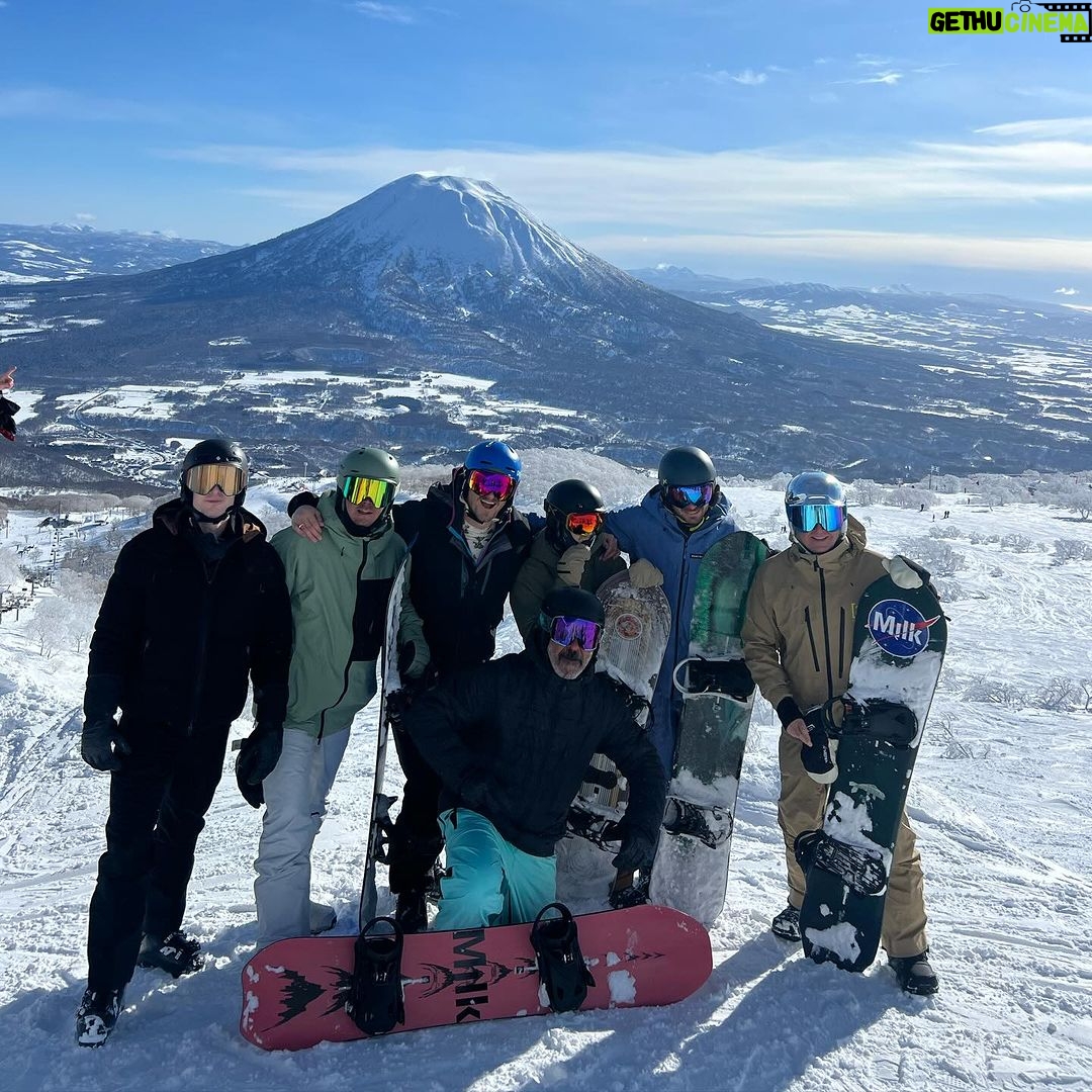 Alexander Ludwig Instagram - JAPOW! One for the ages. What a crew. 🇯🇵 Niseko, Hokkaido