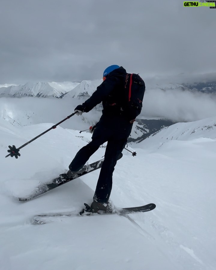 Alexander Ludwig Instagram - One for the books 🛬🎿⛷️🙌 except for that ski I left half way up the mountain