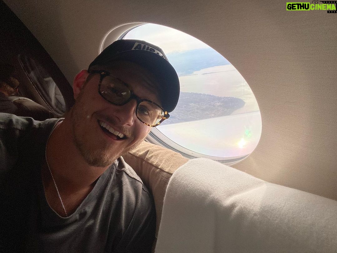 Alexander Ludwig Instagram - The last frontier way up north @lastfrontierheli @backcountry