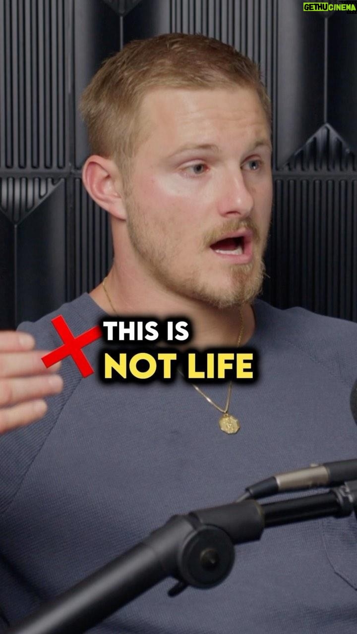 Alexander Ludwig Instagram - β The fun of life is just figuring it out. @ericrakofsky1 @alexanderludwig Great sit down. Where we discuss @alexanderludwig journey. Fitness routine, passions on screen & on stage. Along with fatherhood. Available now on Spotify & YouTube. β Sit Down With E β Link in bio. Enjoy π€ #podcast#family#fitdad#lifelessons#values#goals