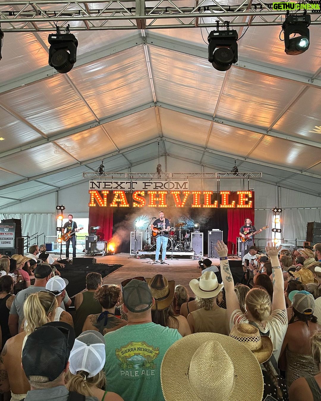Alexander Ludwig Instagram - @watershedfestival !!!! 🤯🤯🤯🤠🤠🤠THE SHEDDERS CAME OUT TO PLAY