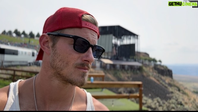 Alexander Ludwig Instagram - @watershedfestival nothing comes close to this! Thanks for having us! Let’s get it! @bmg_us