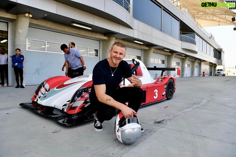 Alexander Ludwig Instagram - BAHRAIN 🏁 Bahrain International Circuit