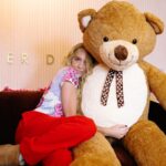 Alexandra Cooper Instagram - Happy vday week dads🌹you deserve orgasms and happiness but sometimes you gotta make it happen yourself. Go listen to this week’s CHD episode for a good laugh
