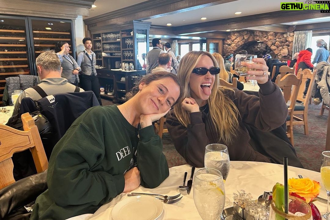 Alexandra Cooper Instagram - life is good🥹