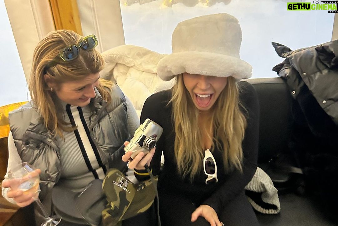 Alexandra Cooper Instagram - life is good🥹