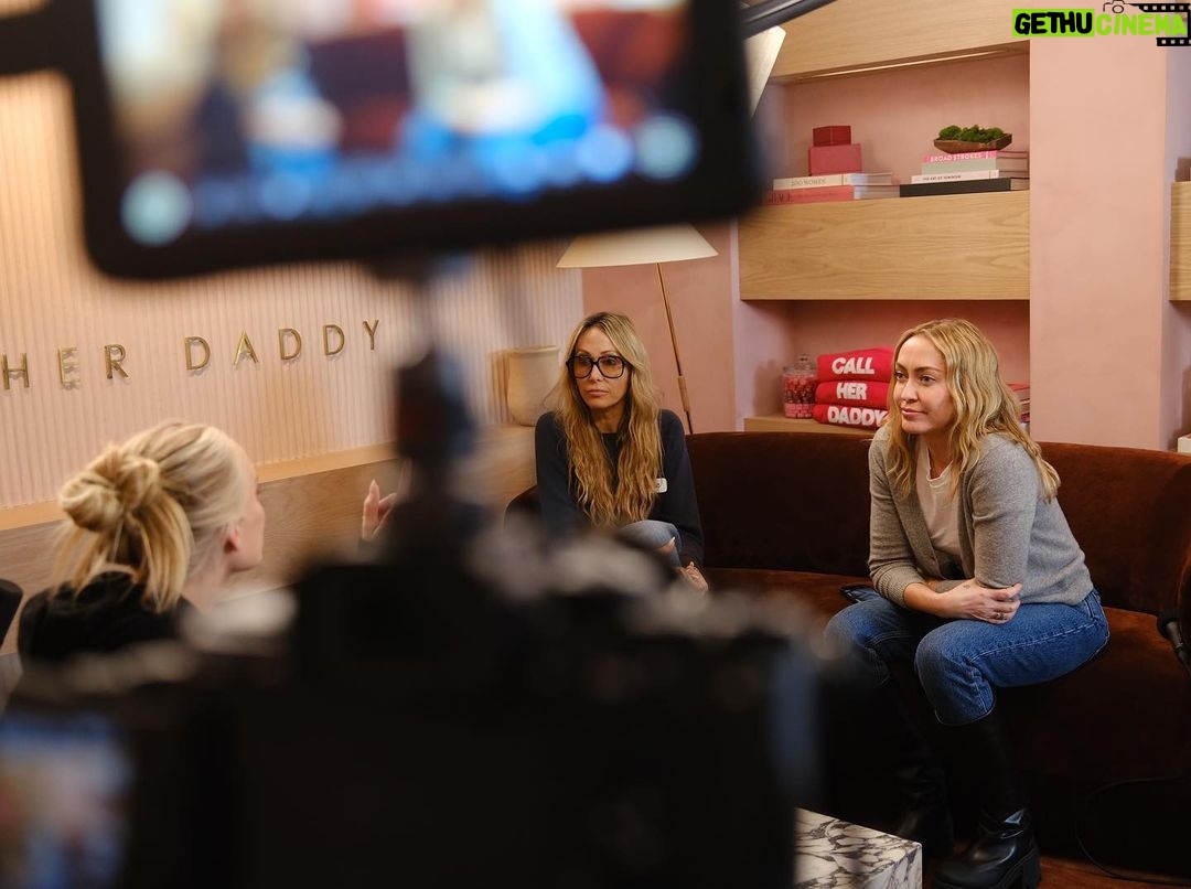 Alexandra Cooper Instagram - The girls 🥹👏❤️ one of my favorite episodes to record. Thank you @tishcyruspurcell & @brandicyrus for bringing the best vibes this episode is epic. Come back soon 🤍
